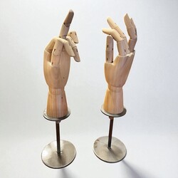 M 446 AP articulated wood hands 