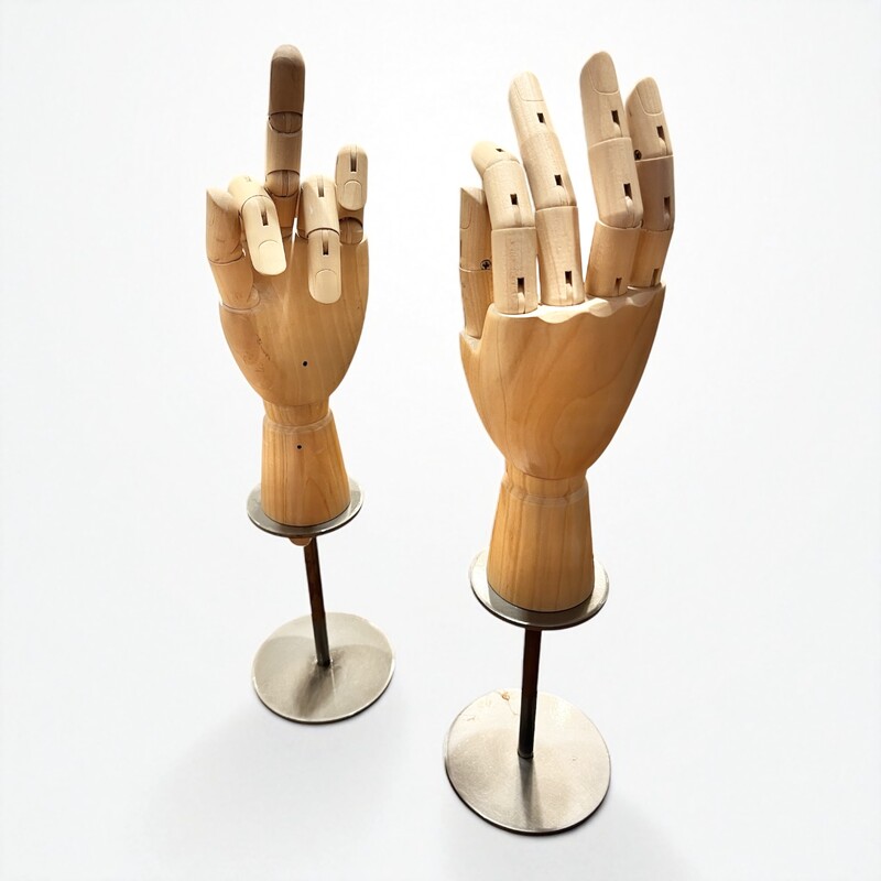 M 446 AP articulated wood hands 