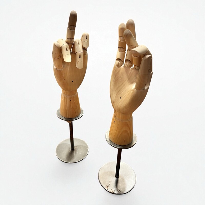 M 446 AP articulated wood hands 