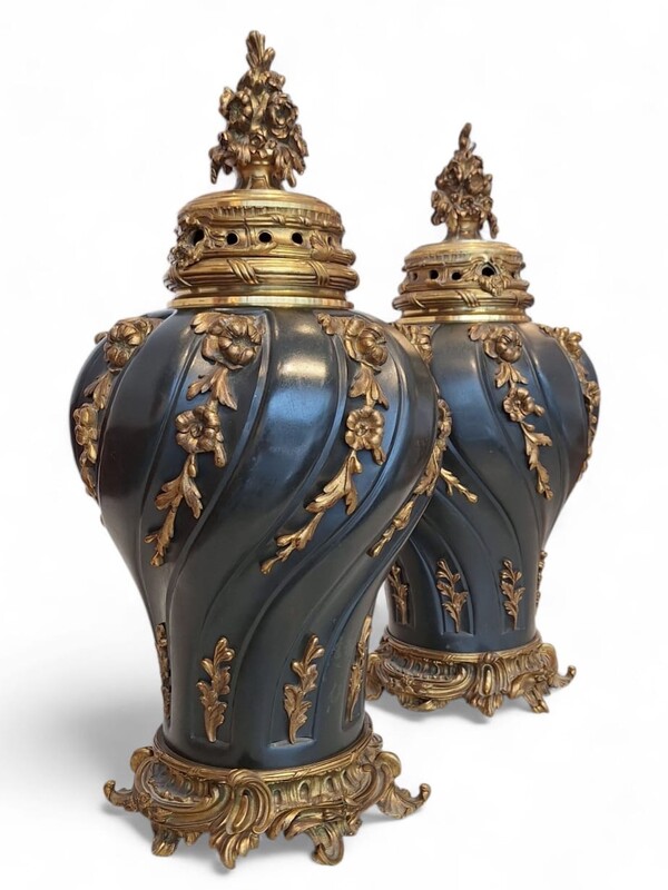 M 450 APO pair of Napoléon III vases 