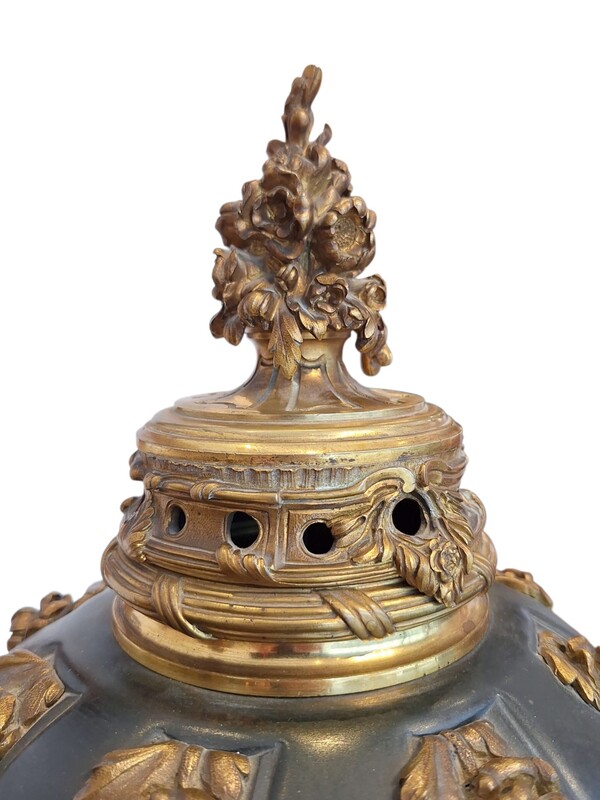 M 450 APO pair of Napoléon III vases 