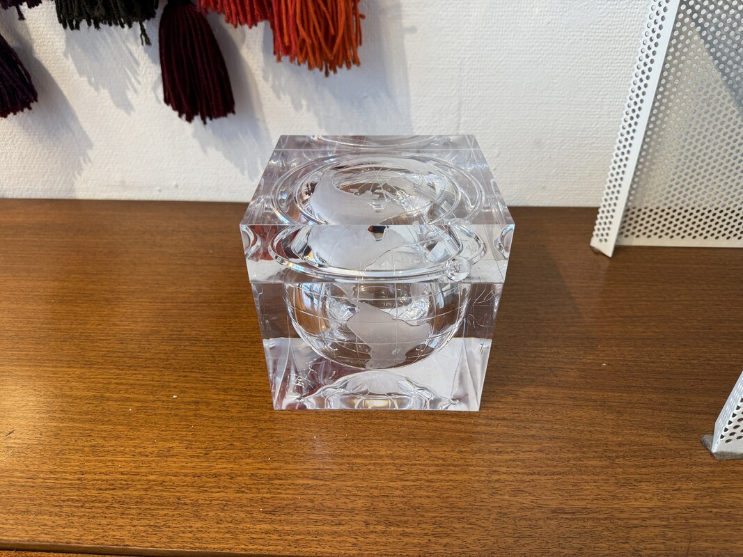 M 451 AG ice bucket acrylic world by A.Albrizzi 1960’s