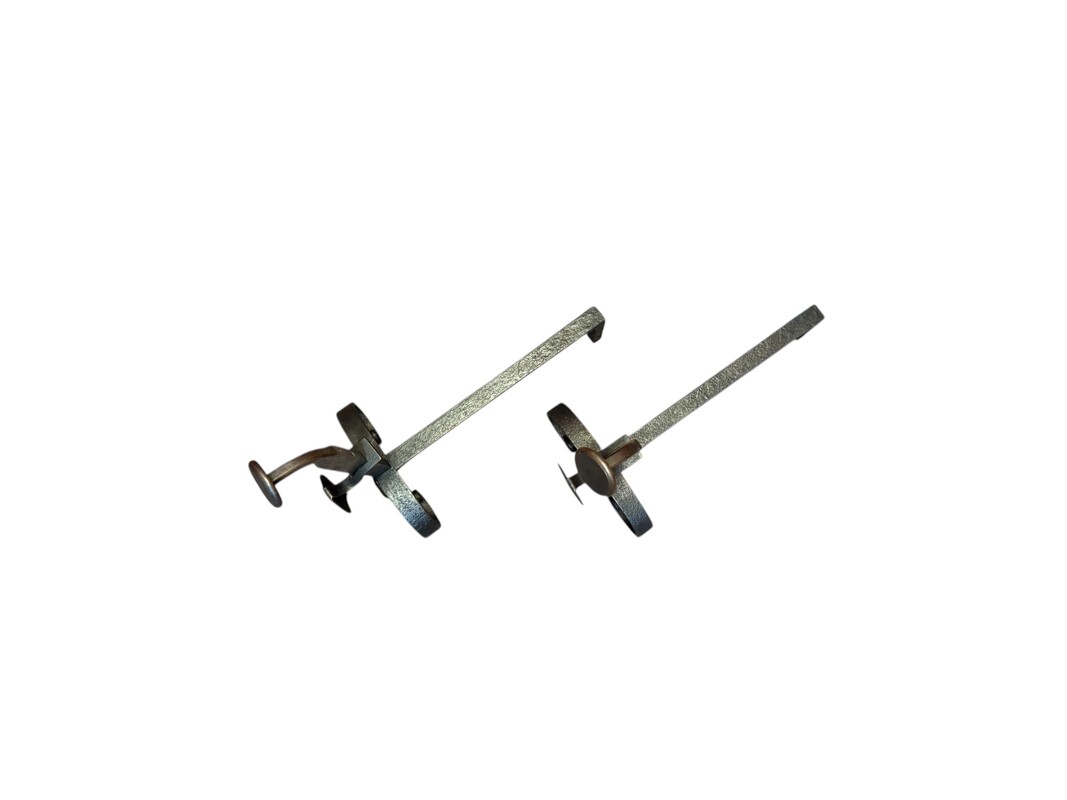 M 452 AG Andirons in wfought irons “heart” and rack system 