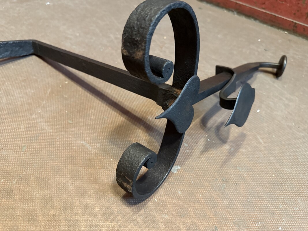 M 452 AG Andirons in wfought irons “heart” and rack system 
