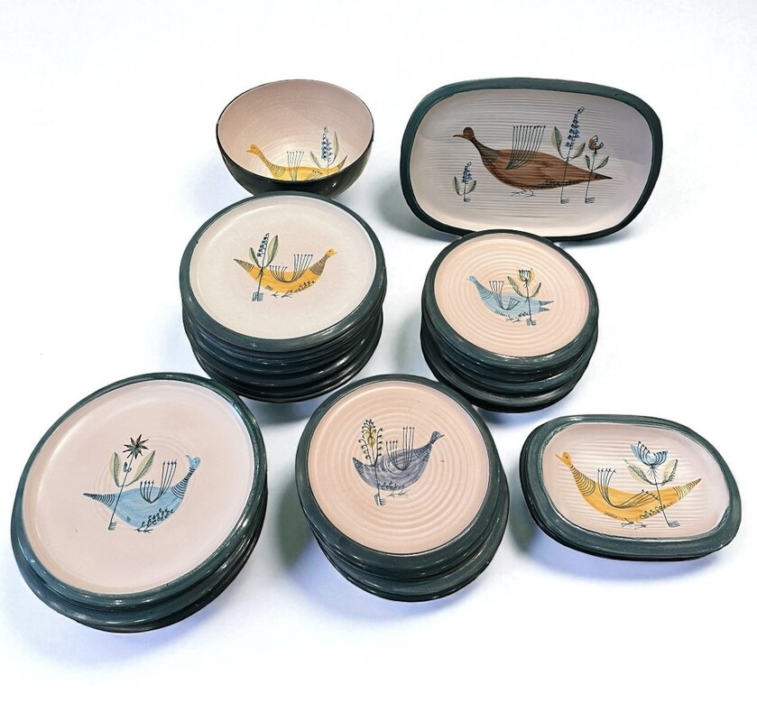 M 464 APO Ceramic table ware by Robert de Montgolfier for Yvon Roy ( 40 pieces)
