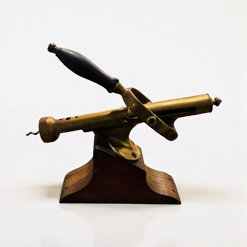 M 469 AG lever bottle open brass 1900’s