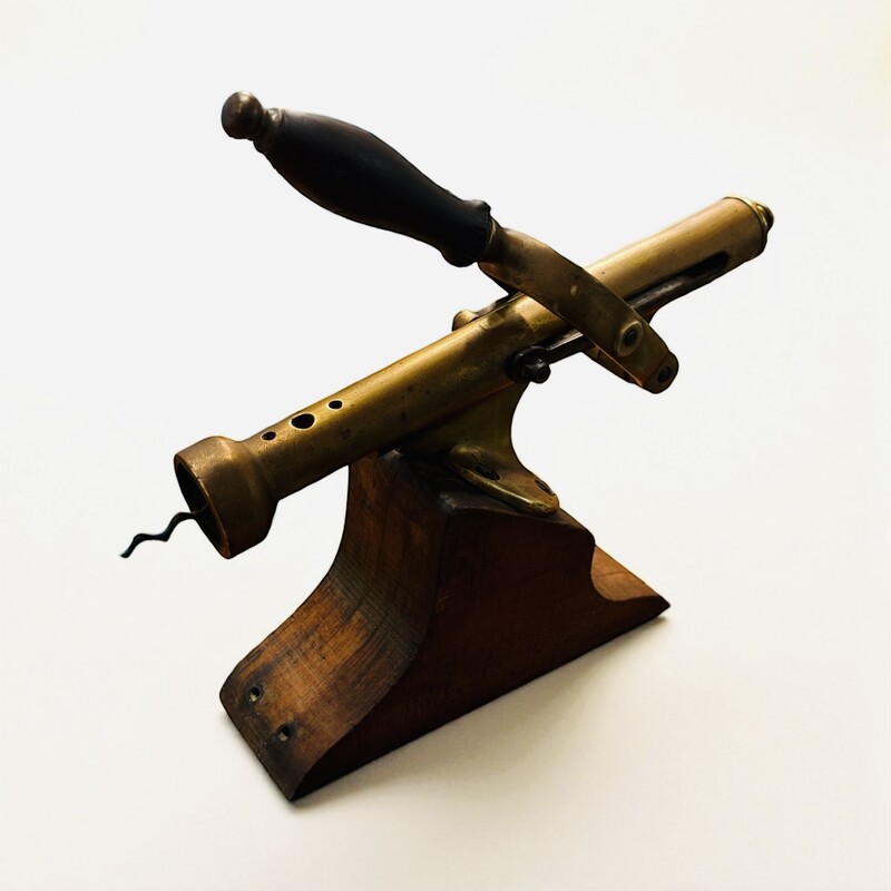 M 469 AG lever bottle open brass 1900’s