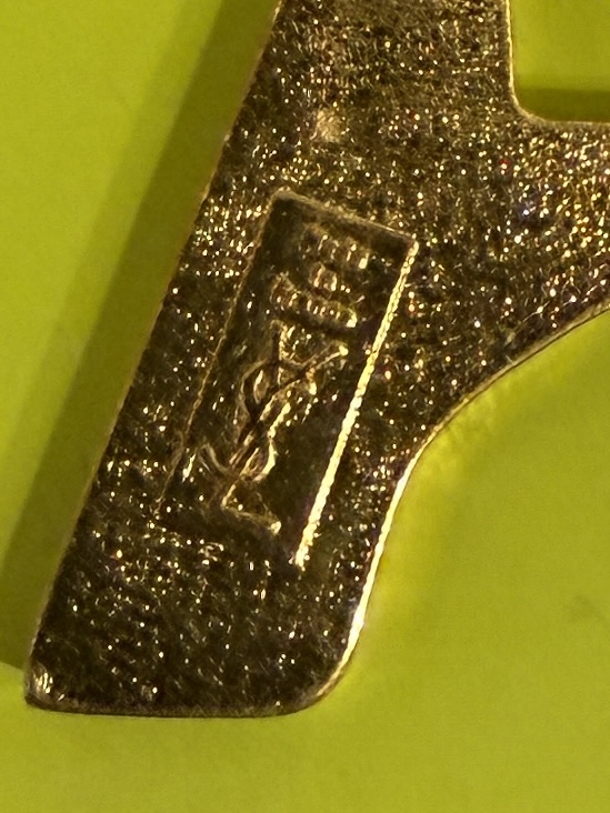 M 475 AG broche par Yves Saint Laurent Paris 1980
