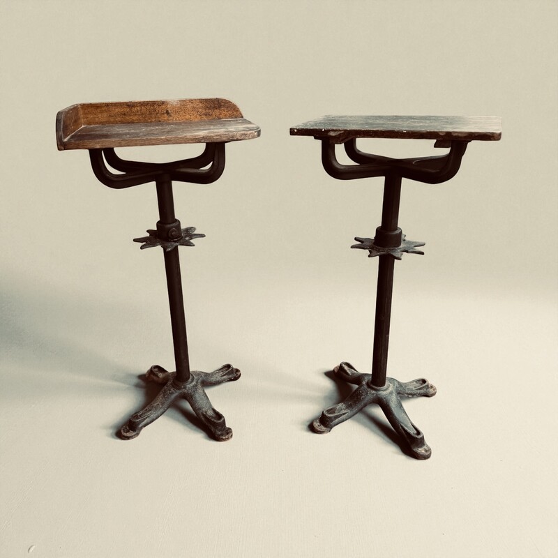 M 476 AG pair of workshop stools in cast iron XIX century 