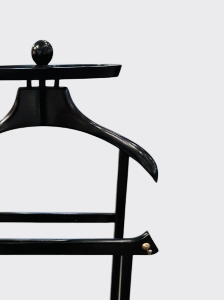 M 496 AG black wood valet circa’s 1940