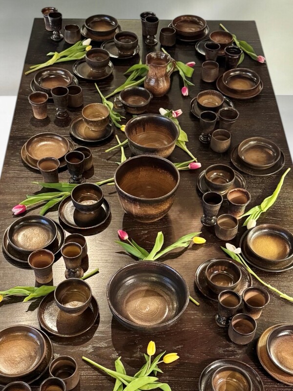 M 504 AV rare service pour 12 personnes en ceramique de vallauris par Jean Marais, signé, 89 pièces,