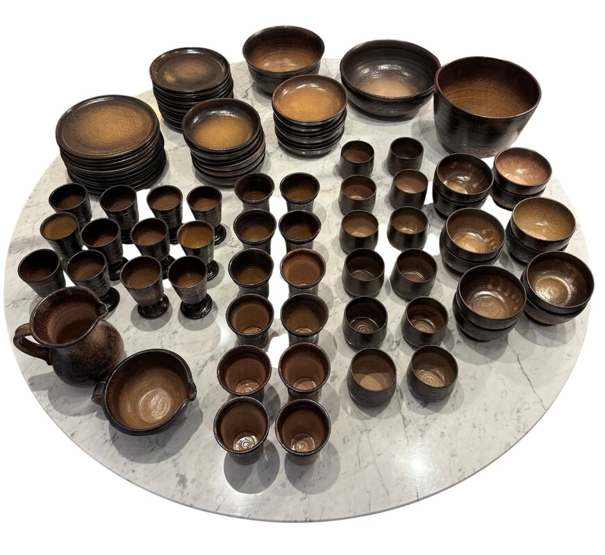 M 508 AV rare service pour 12 personnes en ceramique de vallauris par Jean Marais, signé, 89 pièces,