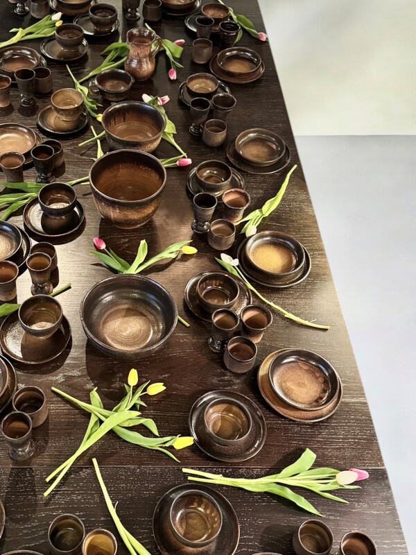 M 508 AV rare service pour 12 personnes en ceramique de vallauris par Jean Marais, signé, 89 pièces,