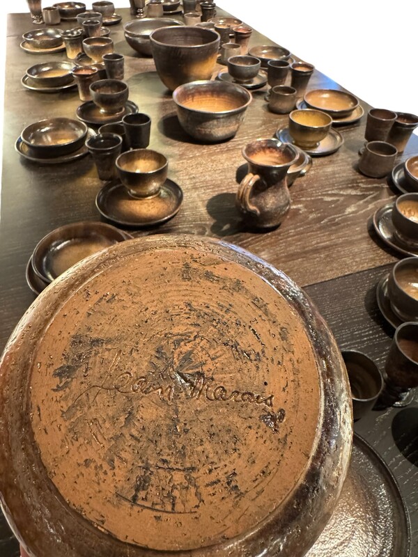 M 508 AV rare service pour 12 personnes en ceramique de vallauris par Jean Marais, signé, 89 pièces,