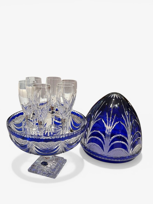 M 522 APO champagne set composed by an blue crystal egg with 6 clear crystal glasses, Cristal de Lorraine 