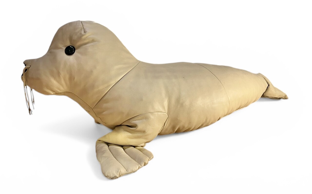 M 524 RD Vintage Leather Seal, 1970s