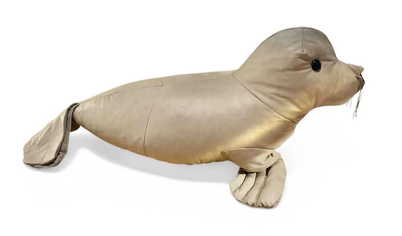 M 524 RD Vintage Leather Seal, 1970s