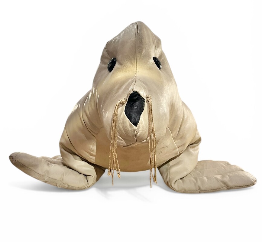 M 524 RD Vintage Leather Seal, 1970s