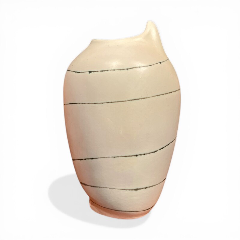 M 529 FL organic form ceramic vase 