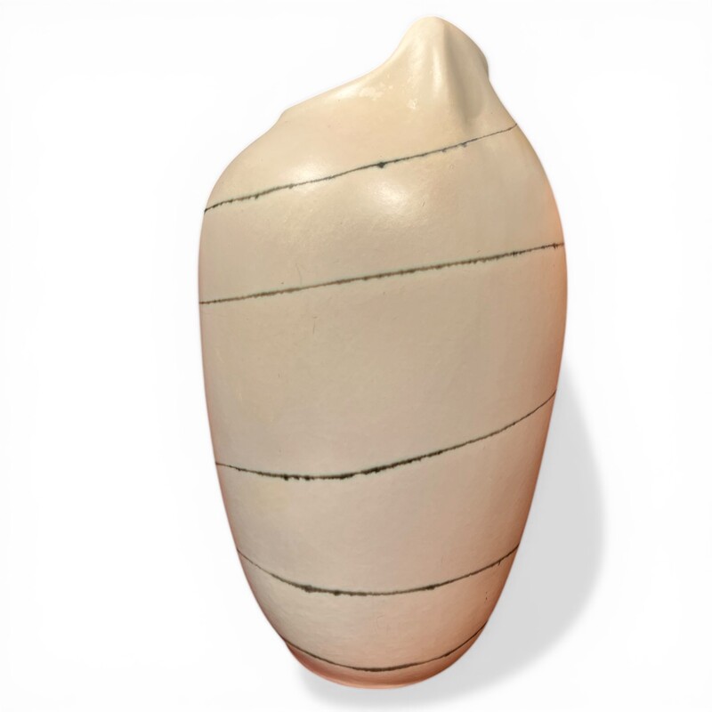 M 529 FL organic form ceramic vase 