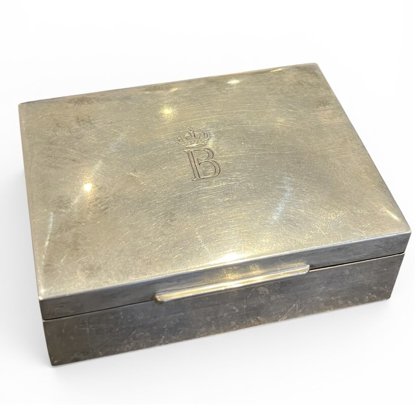 M 542 APO silver box 835 with cedar interior, monogrammed B for King Baudouin of the belgians. 
