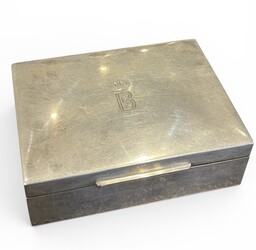 M 542 APO silver box 835 with cedar interior, monogrammed B for King Baudouin of the belgians. 