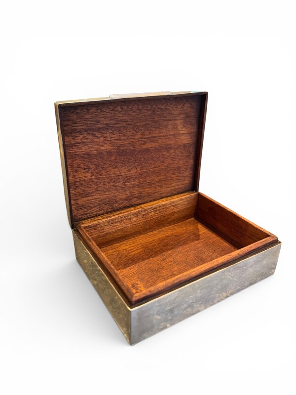 M 542 APO silver box 835 with cedar interior, monogrammed B for King Baudouin of the belgians. 