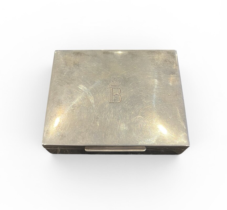 M 542 APO silver box 835 with cedar interior, monogrammed B for King Baudouin of the belgians. 