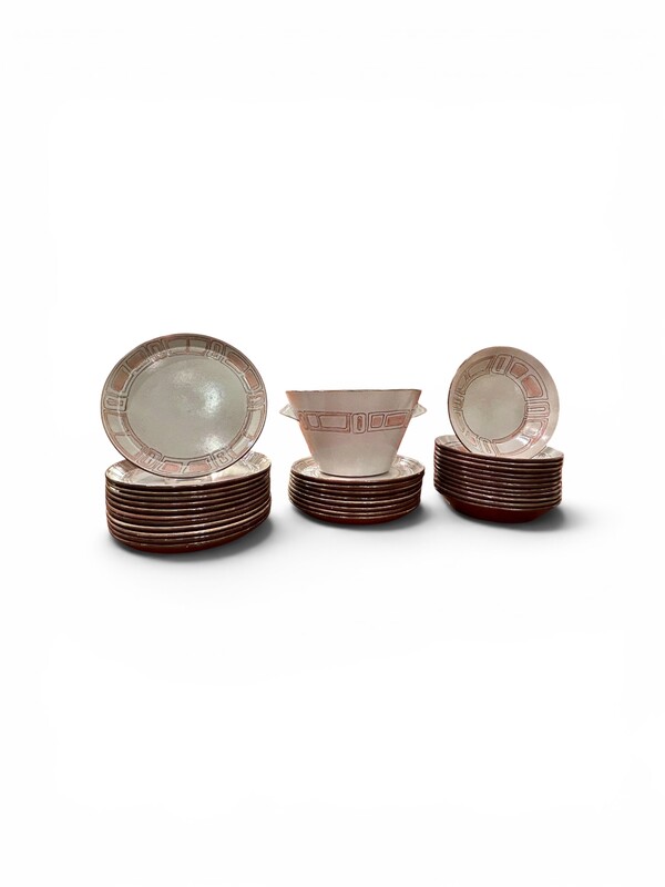 M 548 AS French earthenware Niderwiller, model « Maillé » ,33 pieces :20 dining plates,12  soup plates and a salad bowl