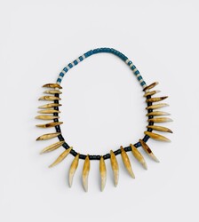 M 556 AG glass necklace and bear claw, early 20th century 