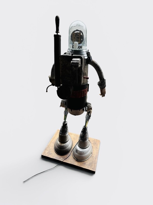 M 566 AG Large robot by Miguel Fernandez with certicate of authenticity