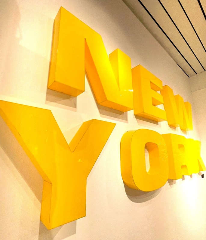 M 593 AV Plexi letters USA 1980s