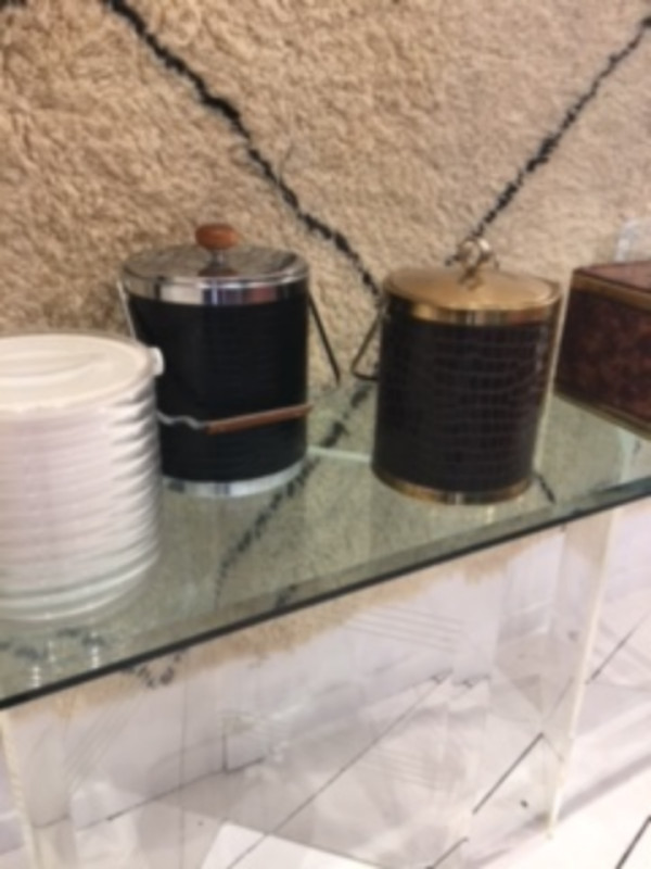 M 652 AV ice buckets