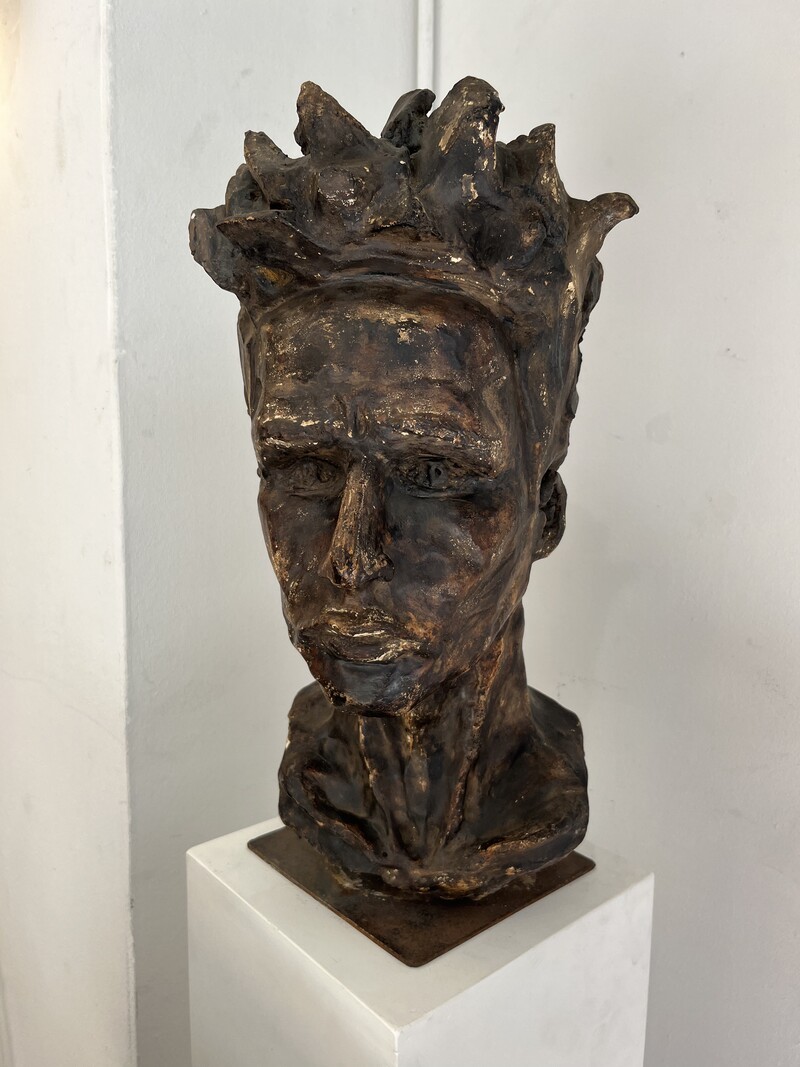 M 784 AV signed plaster sculpture 