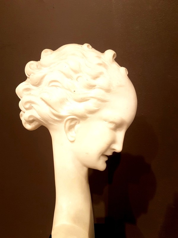 M 828 JC Marble table sculpture Italy 1930s