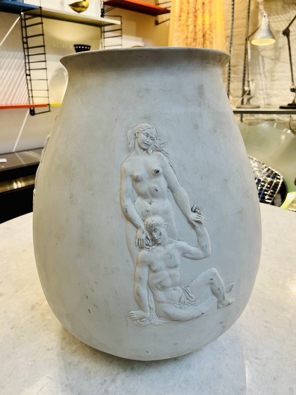 M 838 CDBA Big vase in biscuit - porcelain, circa 1900