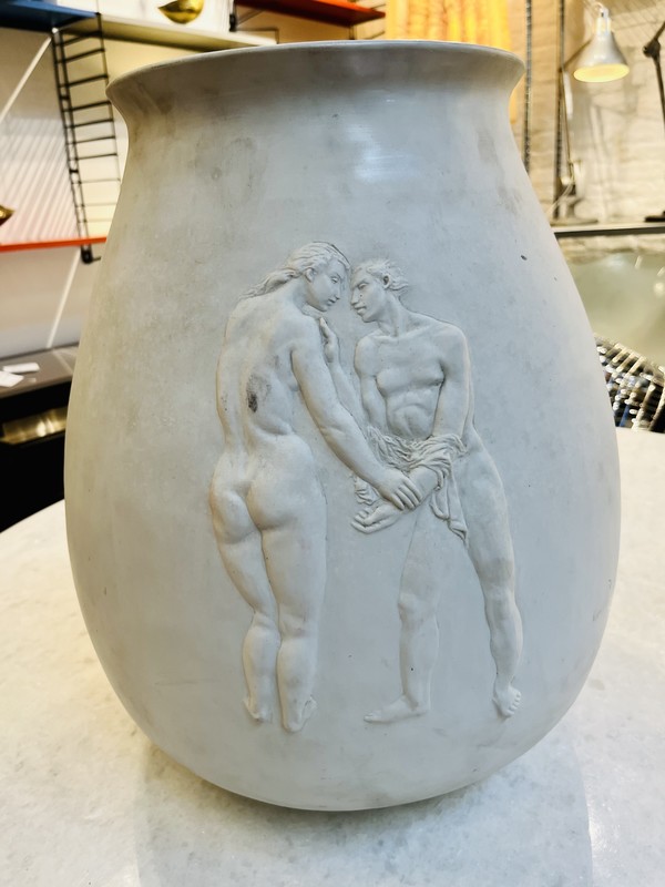 M 838 CDBA Big vase in biscuit - porcelain, circa 1900