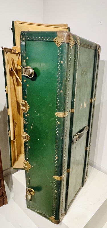 M 842 APO vintage clothes trunk