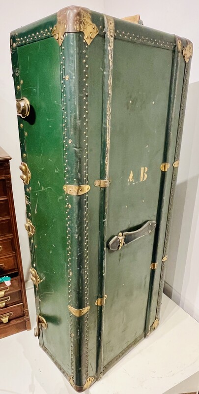 M 842 APO vintage clothes trunk