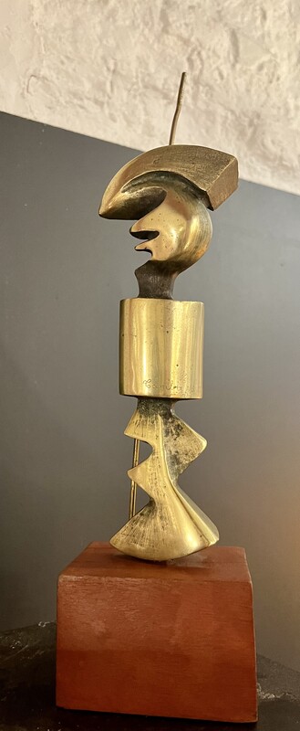 M 852 TH guerrier bronze by Tamba Ndembé