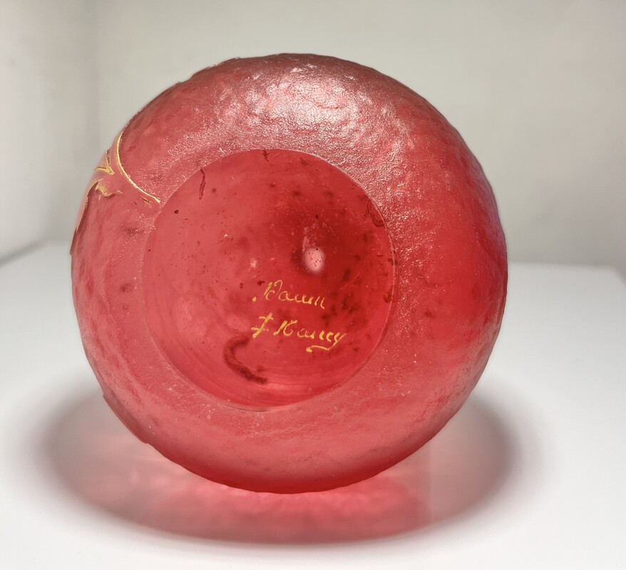 M 863 red vase signed Daum, Nancy, 1900’s