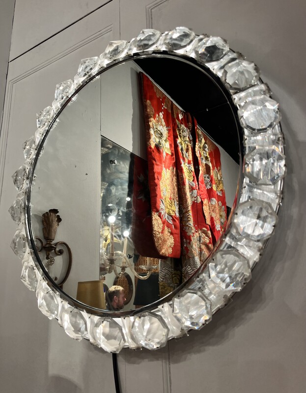 M 928 YD round mirror with Diamond glass frame 