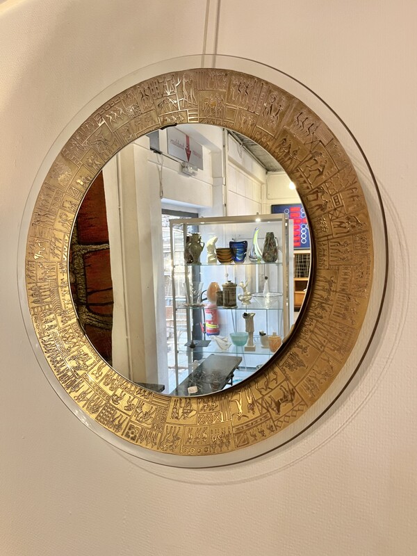 M 930 MH round mirror with zodiac signs 