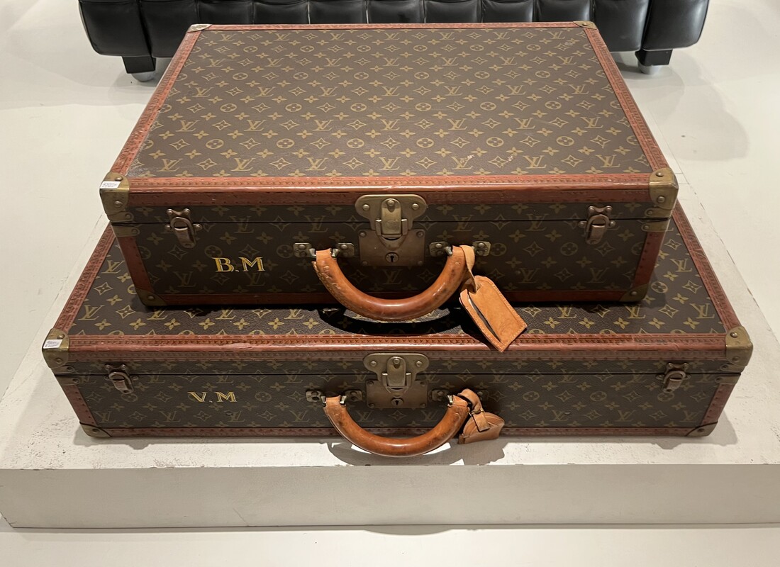 M 999 AV set of 2 Louis Vuitton valises 