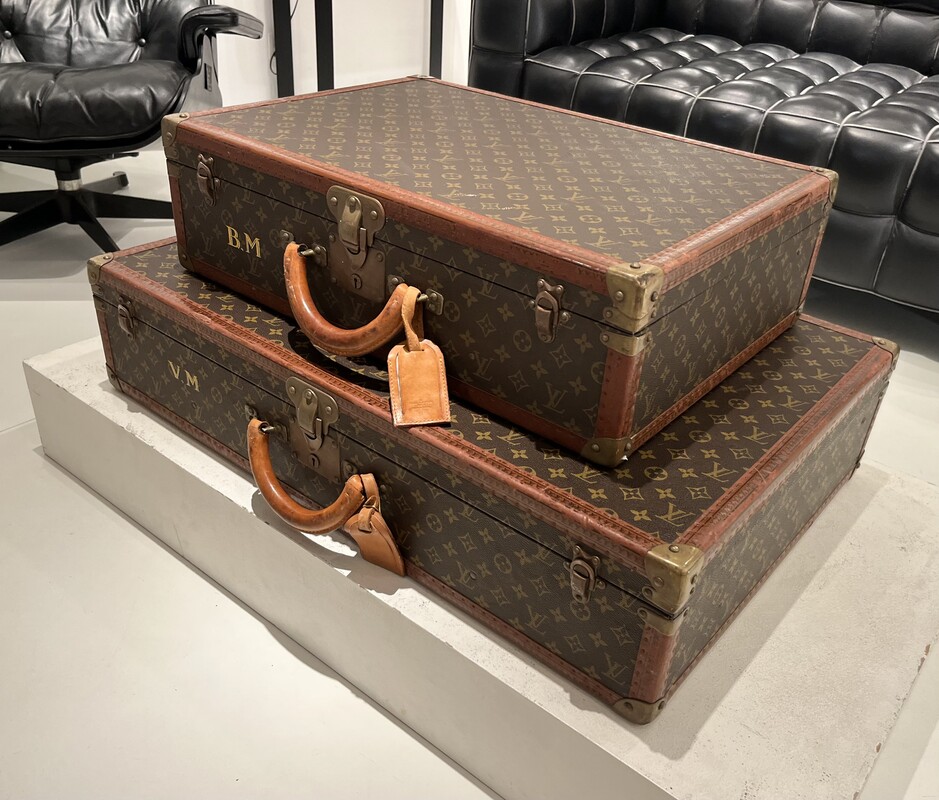 M 999 AV set of 2 Louis Vuitton valises 