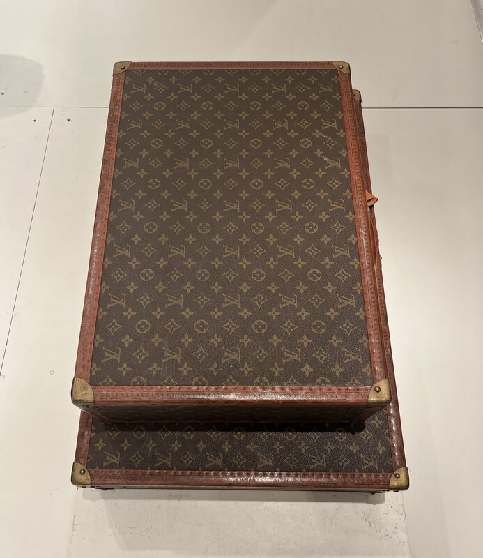M 999 AV set of 2 Louis Vuitton valises 