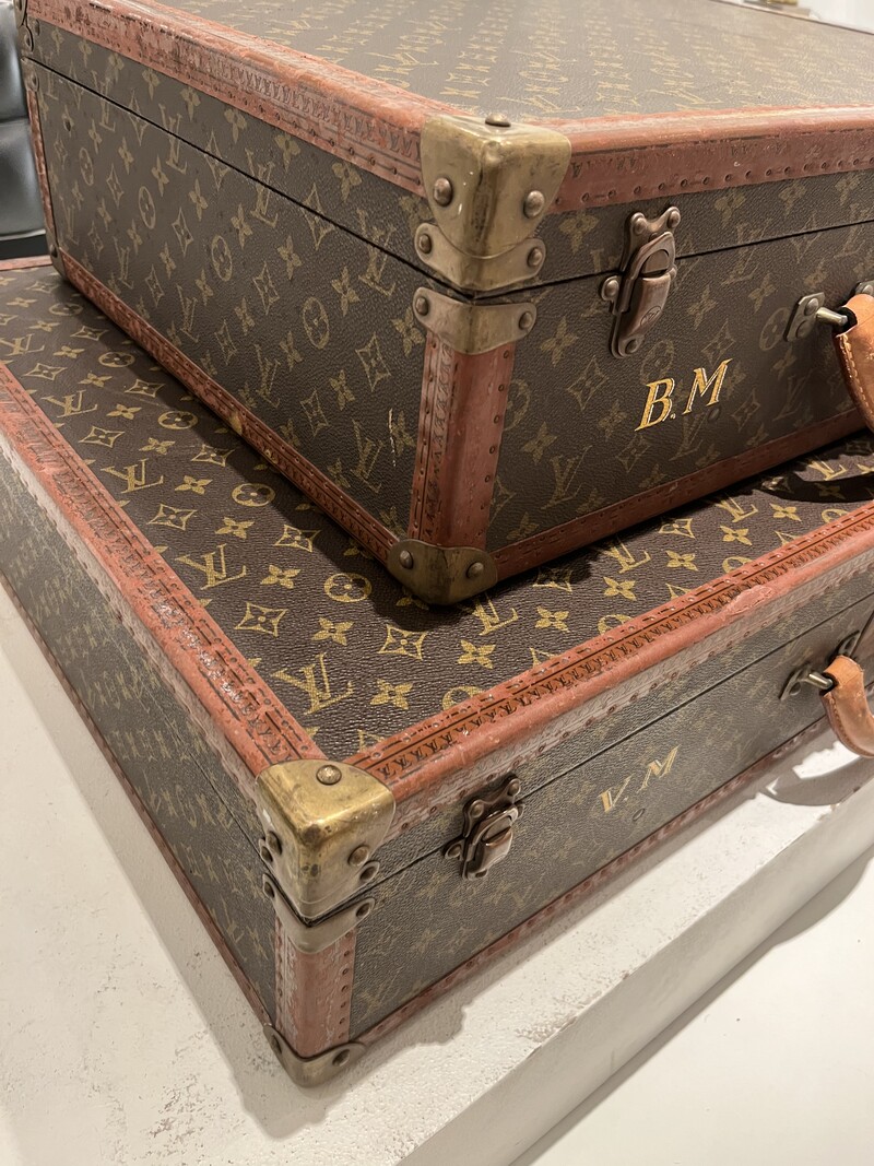 M 999 AV set of 2 Louis Vuitton valises 