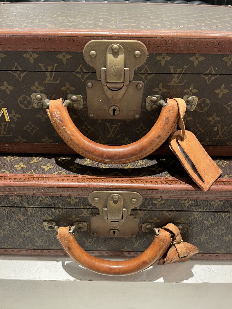 M 999 AV set of 2 Louis Vuitton valises 