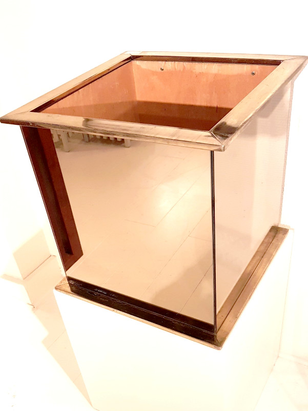 MC 015 FD Brass and mirror planter attr. Rizzo. 1980