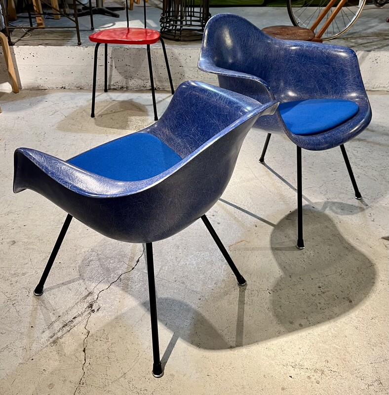 S 167 DAN pair of blue Eames chairs, Herman Miller Edition, 1974